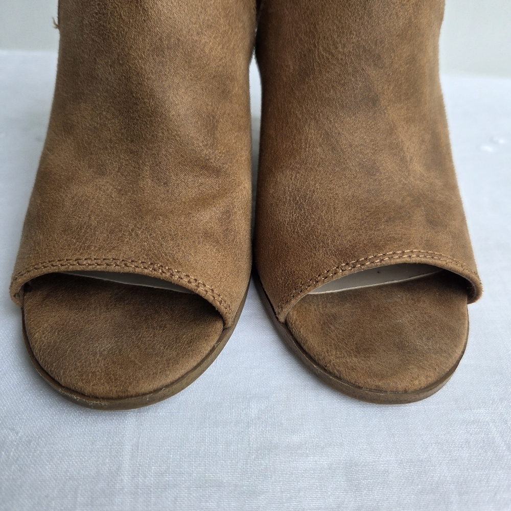 Fergalicious Retro Peep Toe Sandal Size-8.5 - Picture 4 of 10